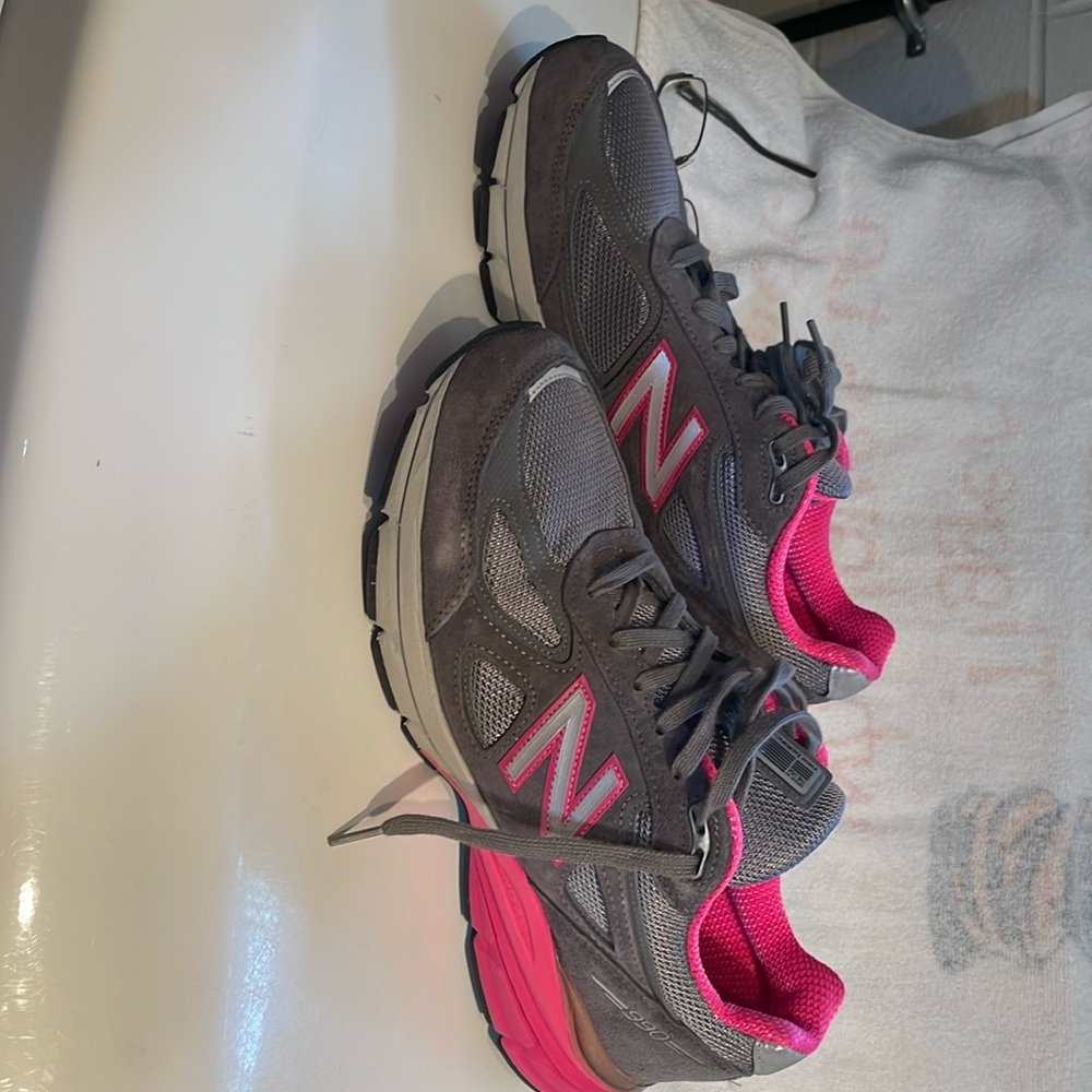 Women’s New Balance 990.